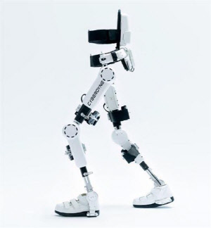 일본 사이버다인사가 개발한 엑소 수트인 'HAL'